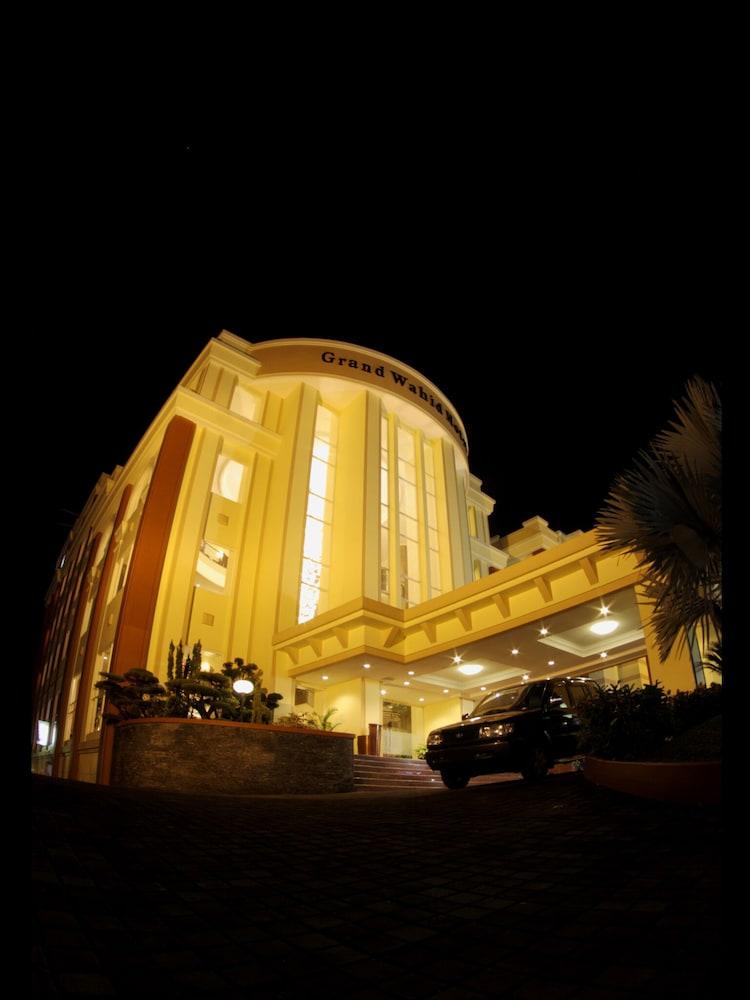 Hotel Grand Wahid 4*