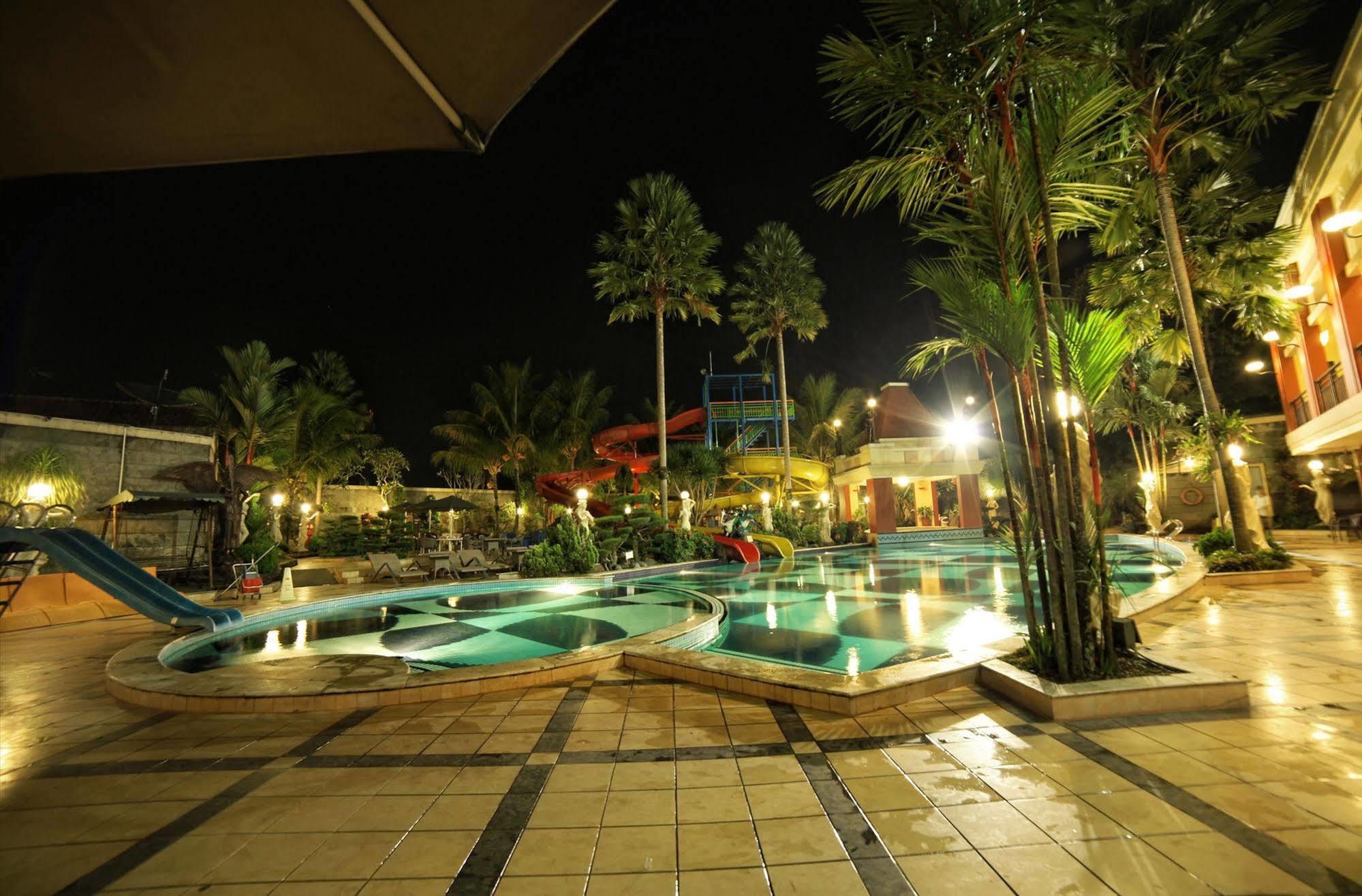 Hotel Grand Wahid 4*